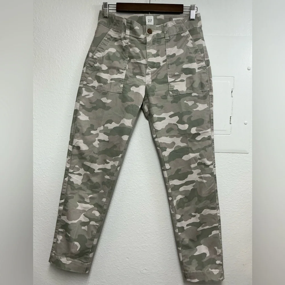 GAP Women's Girlfriend Khakis Camouflage Straight Leg - Picture 1 of 10